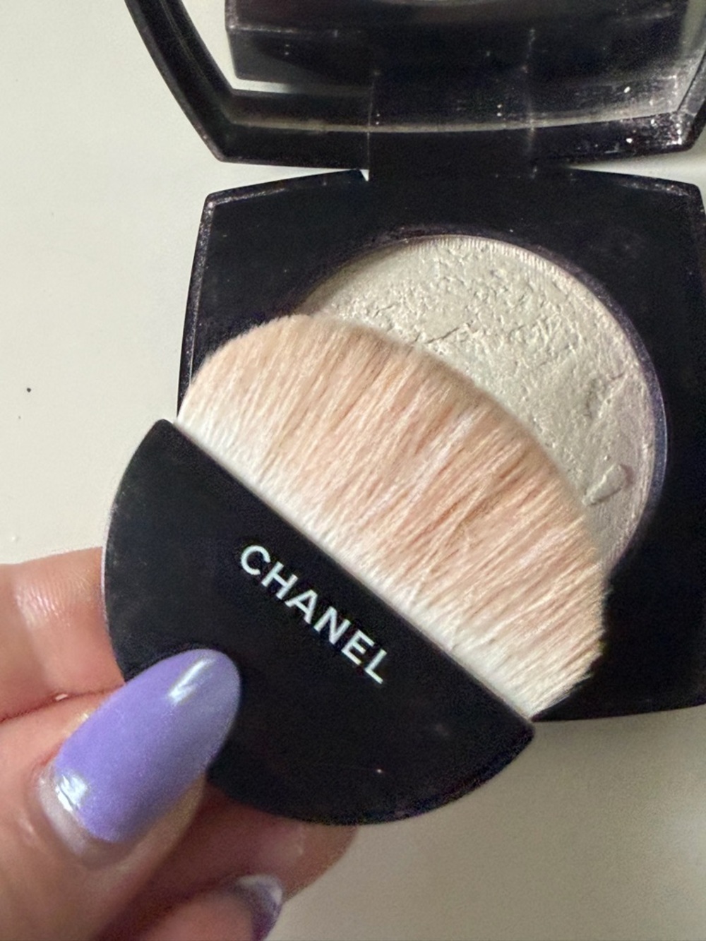 Chanel poudre lumière highlight powder in shade 40 white opal - Picture 4 of 7